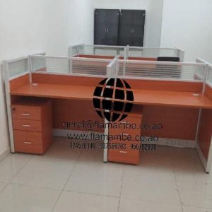 Estação de Trabalho 4 Postos – Funcionalidade e Organização para Seu Escritório