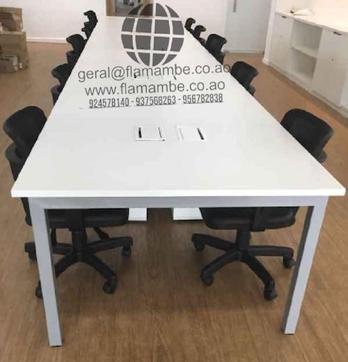 Mesa para Reuniões – 12 Lugares