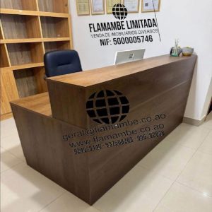 Balcão de Atendimento em Madeira – Elegância e Funcionalidade para o Seu Espaço
