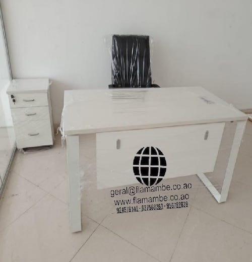 Mesa de Escritório Especial – Design Moderno e Robusto
